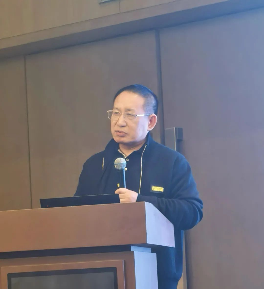 瑞達國際集團亮相川渝兩地建筑光伏及儲能系統(tǒng)設計關鍵技術交流會，發(fā)表《構(gòu)建光儲直柔本質(zhì)安全儲能系統(tǒng)》主題演講